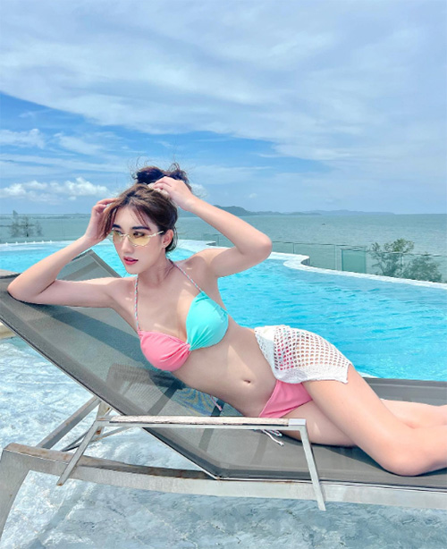 เบส รักษ์วนีย์ ดาราชุดว่ายน้ำ