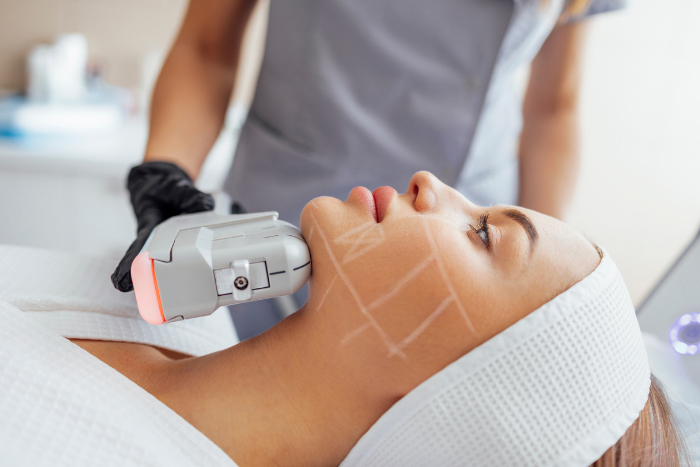 ลดเหนียง แก้คอเหี่ยวด้วย Corset Neck Lift เทคนิคใหม่เพื่อคอเรียวกระชับ