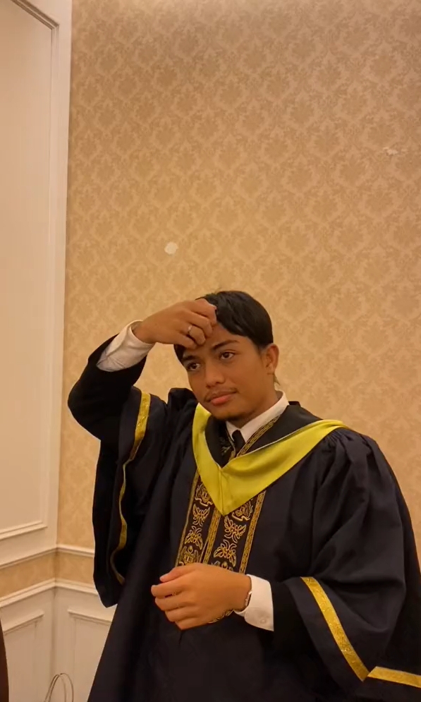 รับปริญญา