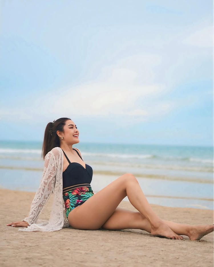 ใบเฟิร์น สุทธิยา นักร้องลูกทุ่งชื่อดัง เปิดโหมดเซ็กซี่