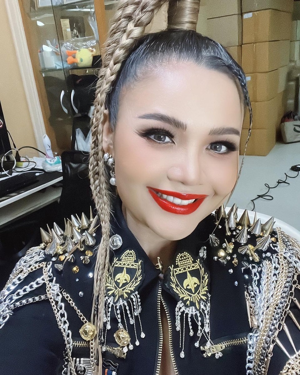 ตั๊กแตน ชลดา