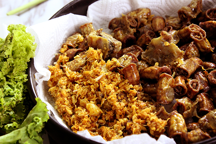 ไส้หมูทอดกระเทียมกรอบ