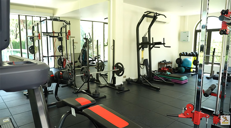 บ้านชาคริต