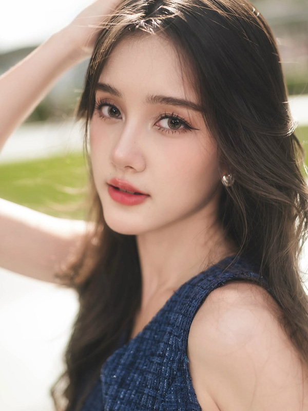 ลิซ่า อลิซา นางเอก สาวไทยข้ามภพป่วนใจแม่ทัพ