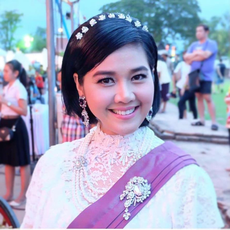 ไก่ มีสุข 