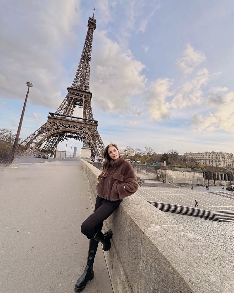 อุ้ม ลักขณา