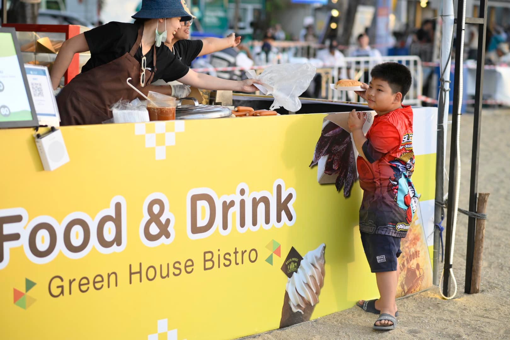 กินฮอตดอก