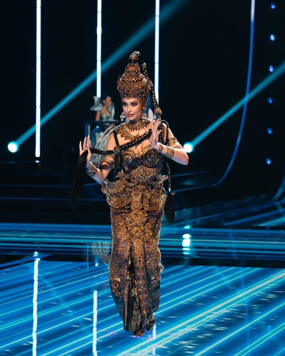 แอนโทเนีย โพซิ้ว