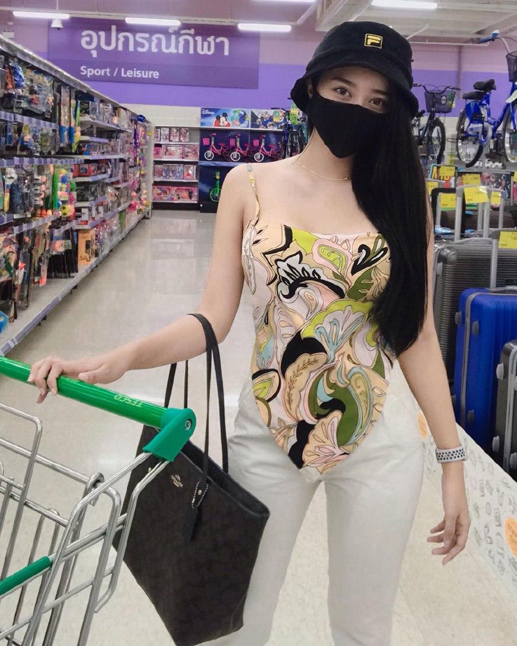 ลูกพีช พิมลพรรณ