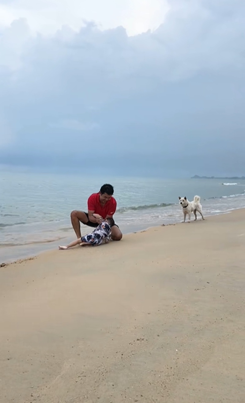 เล่นน้ำทะเล