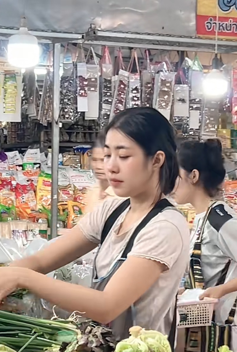 แม่ค้าสวย