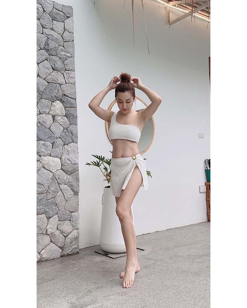 เอ็ม บุษราคัม ชุดว่ายน้ำ