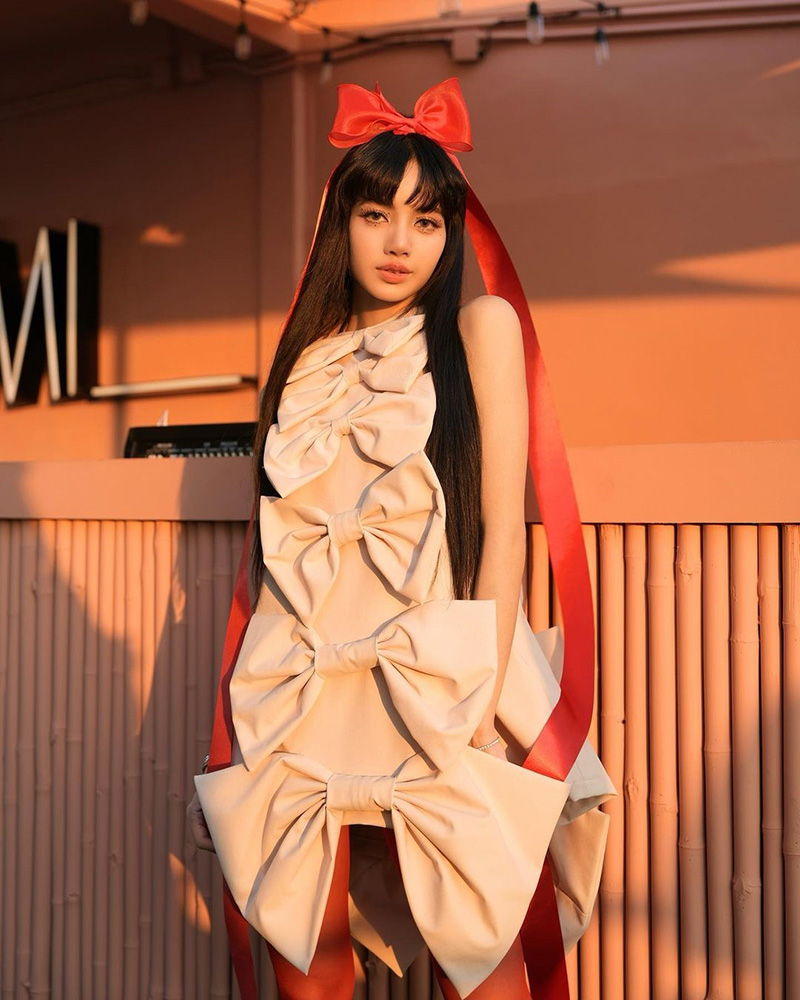 เปิดที่มาเค้กวันเกิด ลิซ่า BLACKPINK ม้าหมุนสุดอลัง