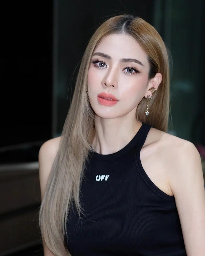 เอ๋ พรทิพย์