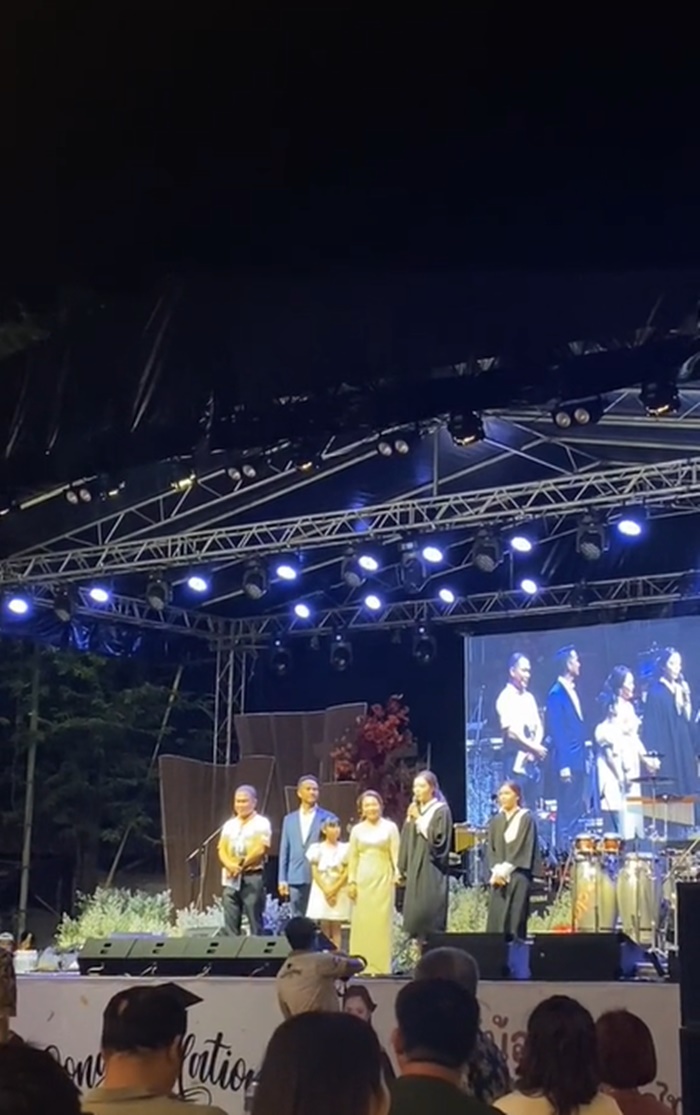 รับปริญญา