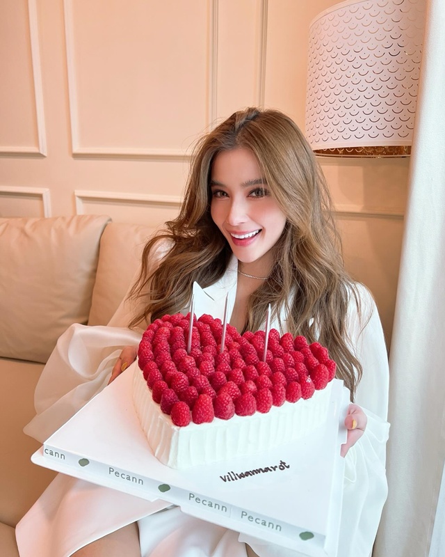 วิว วรรณรท โพสต์จอดำลั่นเหนื่อย