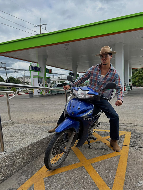 เป้ อารักษ์  มาริโอ้ เมาเร่อ และ ท็อป ทศพล ลุคคาวบอย