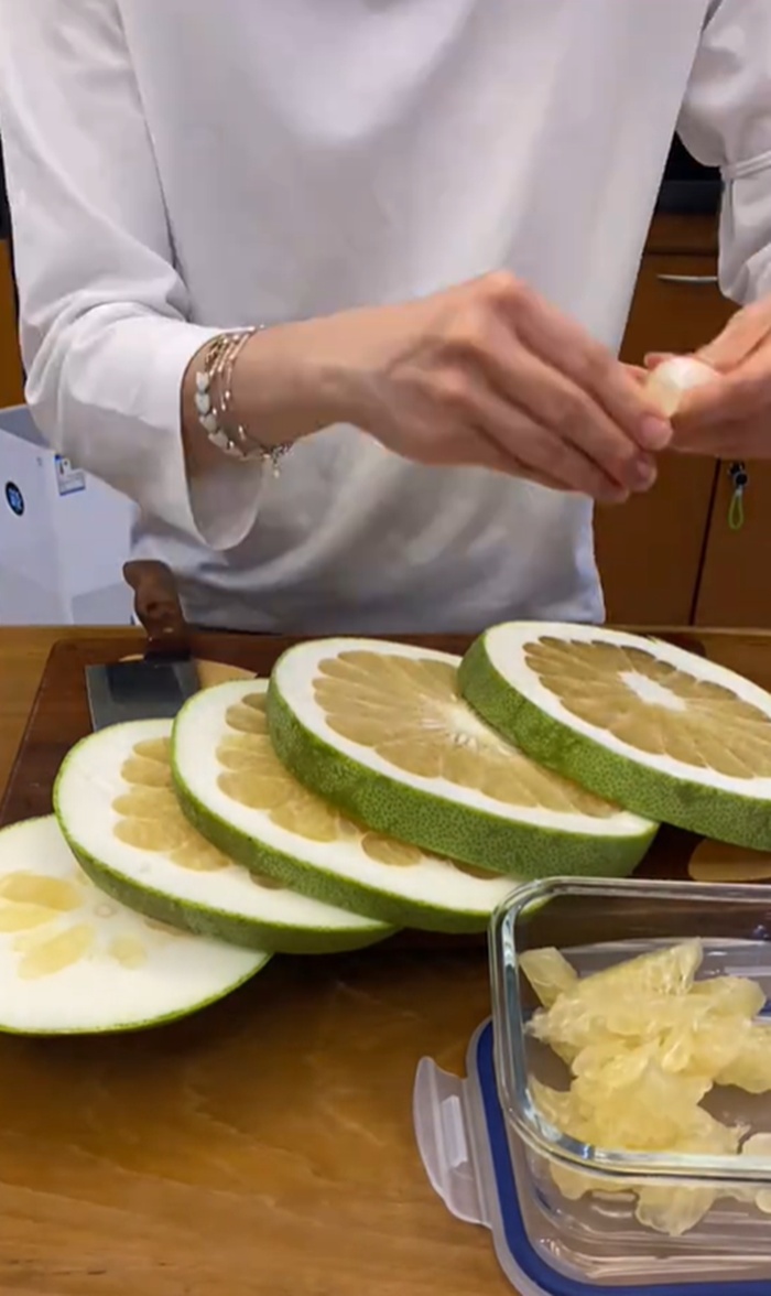 ปอกส้มโอ