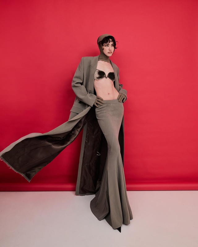 ใหม่ ดาวิกา แซ่บสะดุ้ง อวดเอวสับในชุดเกาะอกตัวจิ๋ว