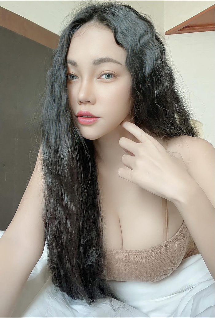 เอ็มมี่ อมลวรรณ