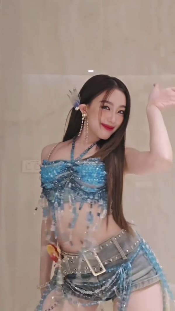 อ๊ะอาย 4EVE แปลงโฉมเป็นนางฟ้าแมงกะพรุน