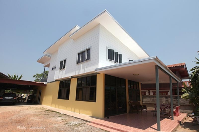 รีโนเวทบ้านสองชั้นครึ่งปูนครึ่งไม้ อายุ 15 ปี