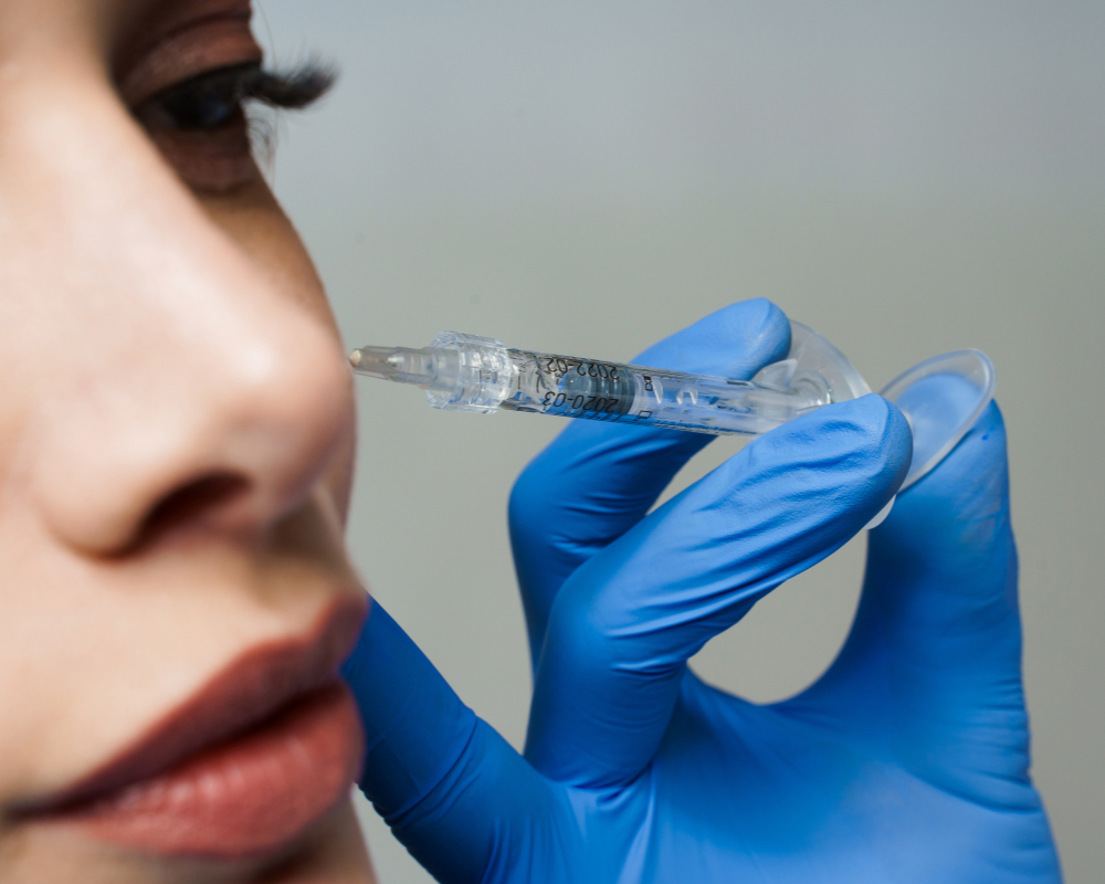 ฉีดฟิลเลอร์แก้มตอบ