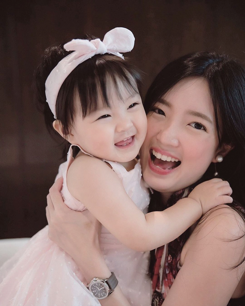 น้องเพิร์ล ลูกสาว แพมแพม ดาราธิป