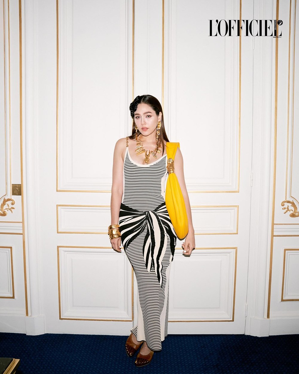 ชมพู่ อารยา เสิร์ฟลุคใหม่นำเทรนด์ เมนต์สนั่นกระเป๋าแม่โคฟเข้าพรรษา
