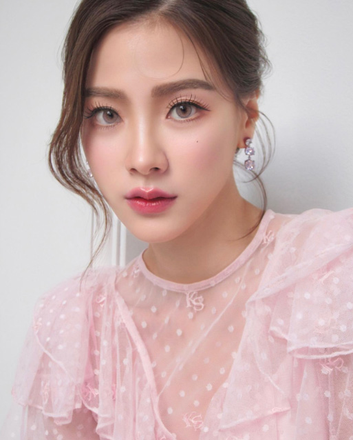 ใบเฟิร์น พิมพ์ชนก แต่งหน้า