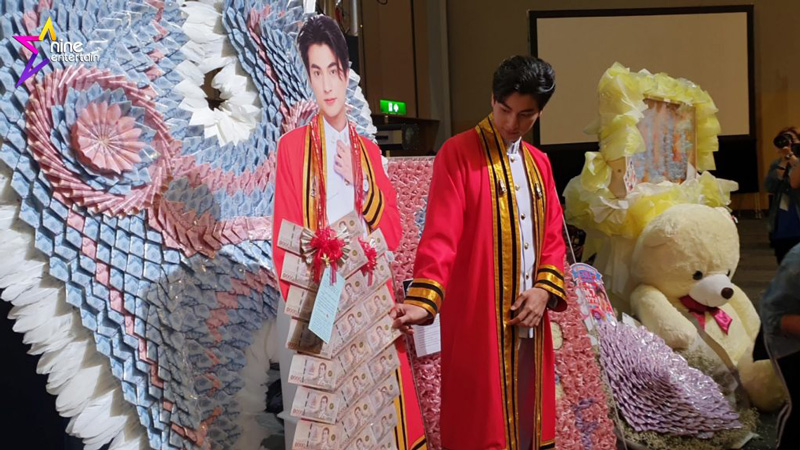 กลัฟ คณาวุฒิ รับปริญญา