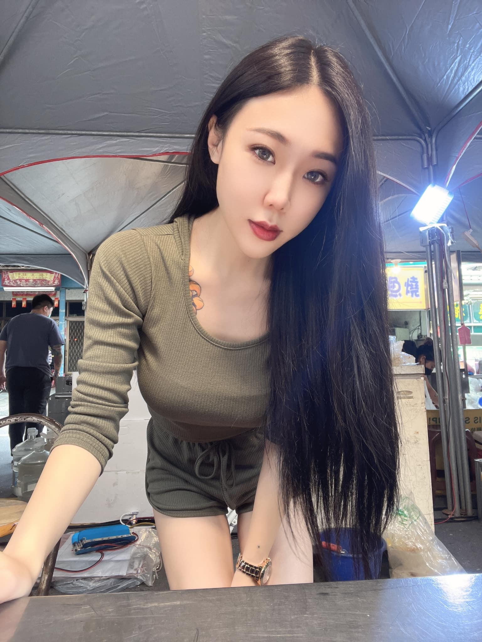 แม่ค้าขายหอยดอง