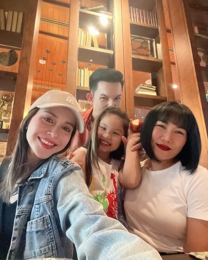 ผู้จัดการ นัท มีเรีย