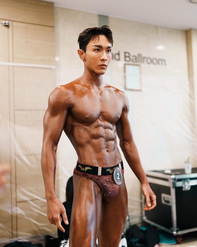 ณัฏฐ์ ทิวไผ่งาม โชว์ร่างทอง อวดกล้ามชัด ๆ