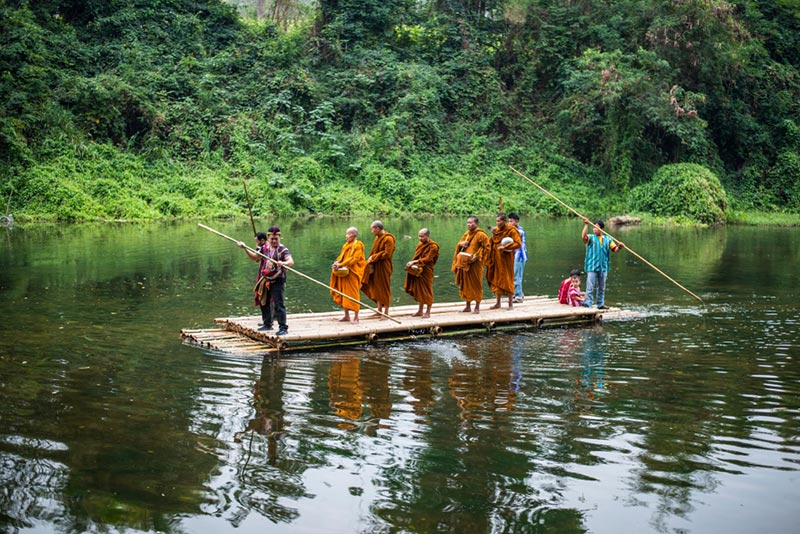 ล่องแพไม้ไผ่ ตลาดโอ๊ะป่อย