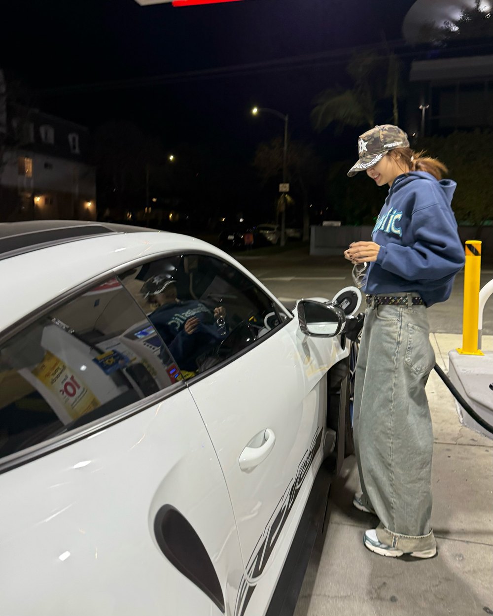 ส่องราคารถหรู ลิซ่า ขับไปจิบชาไทยสุดเก๋ สมฐานะซุปตาร์ระดับโลก