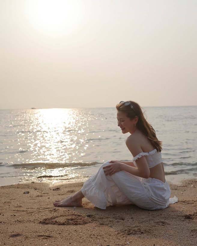 ใบเฟิร์น พิมพ์ชนก จัดทริปเที่ยวทะเล พร้อมแจกความสดใสเอฟซี สวยฉ่ำที่สุด