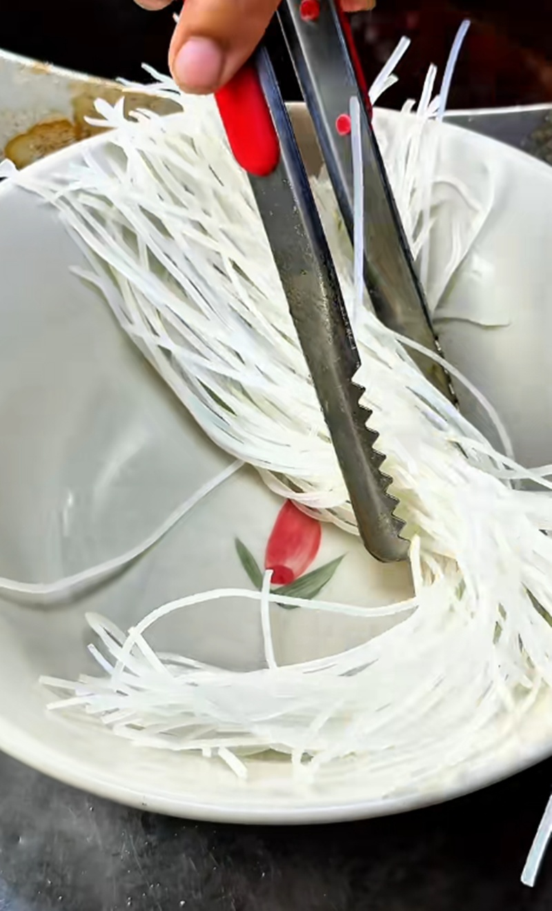 สั่งก๋วยเตี๋ยว