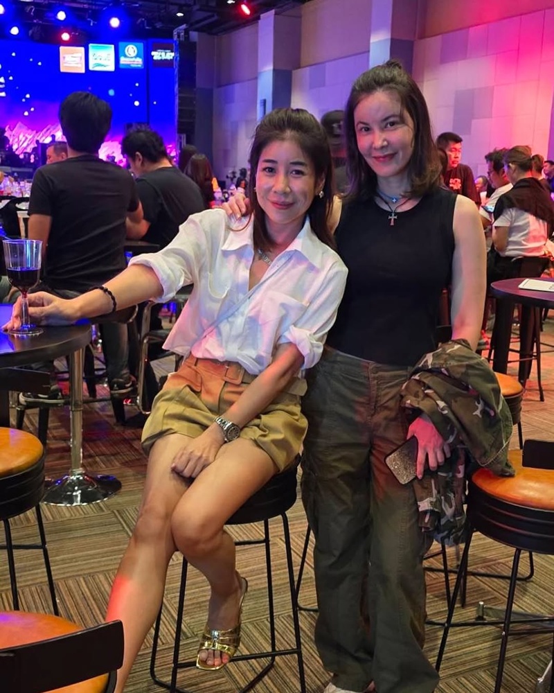 ธัญญ่า ธัญญาเรศ ร่วมเฟรม เป็ก สัณณ์ชัย และครอบครัวเองตระกูล