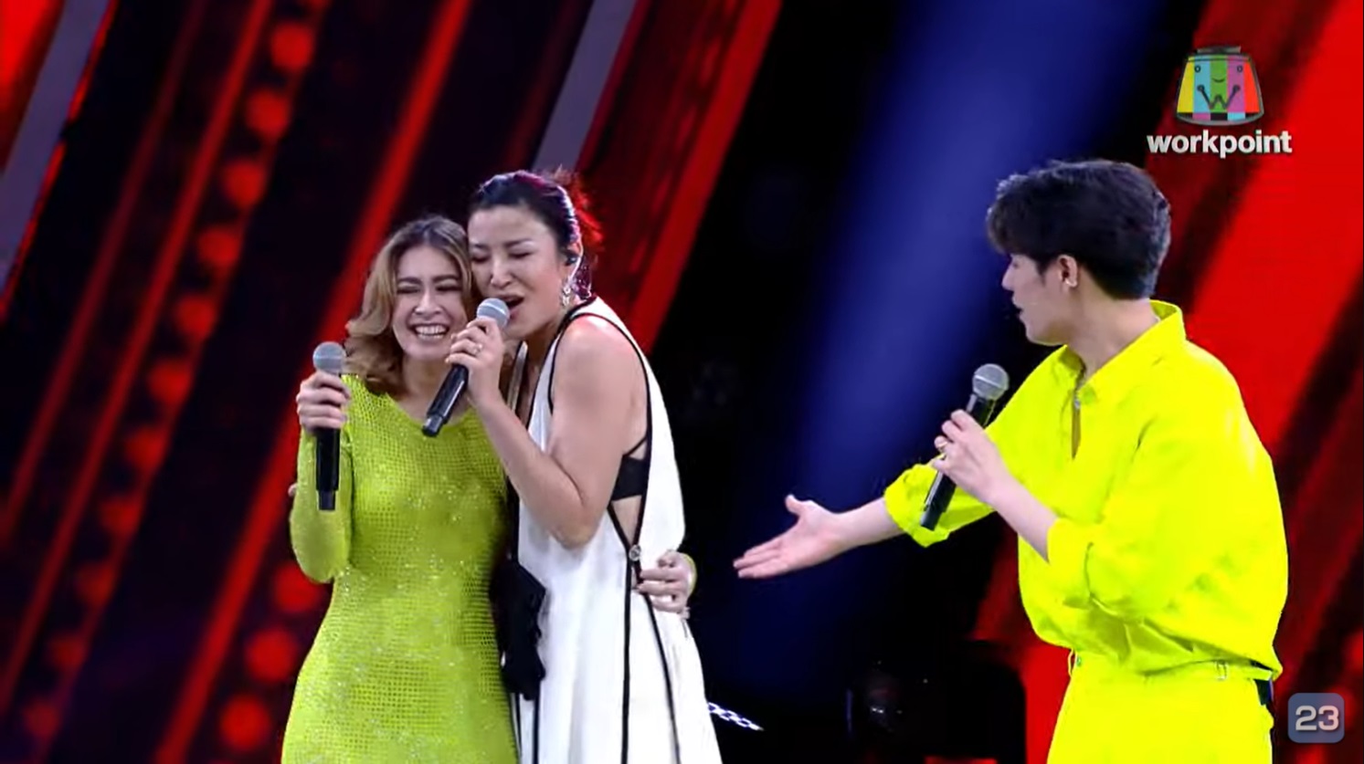 ร้องข้ามกำแพง