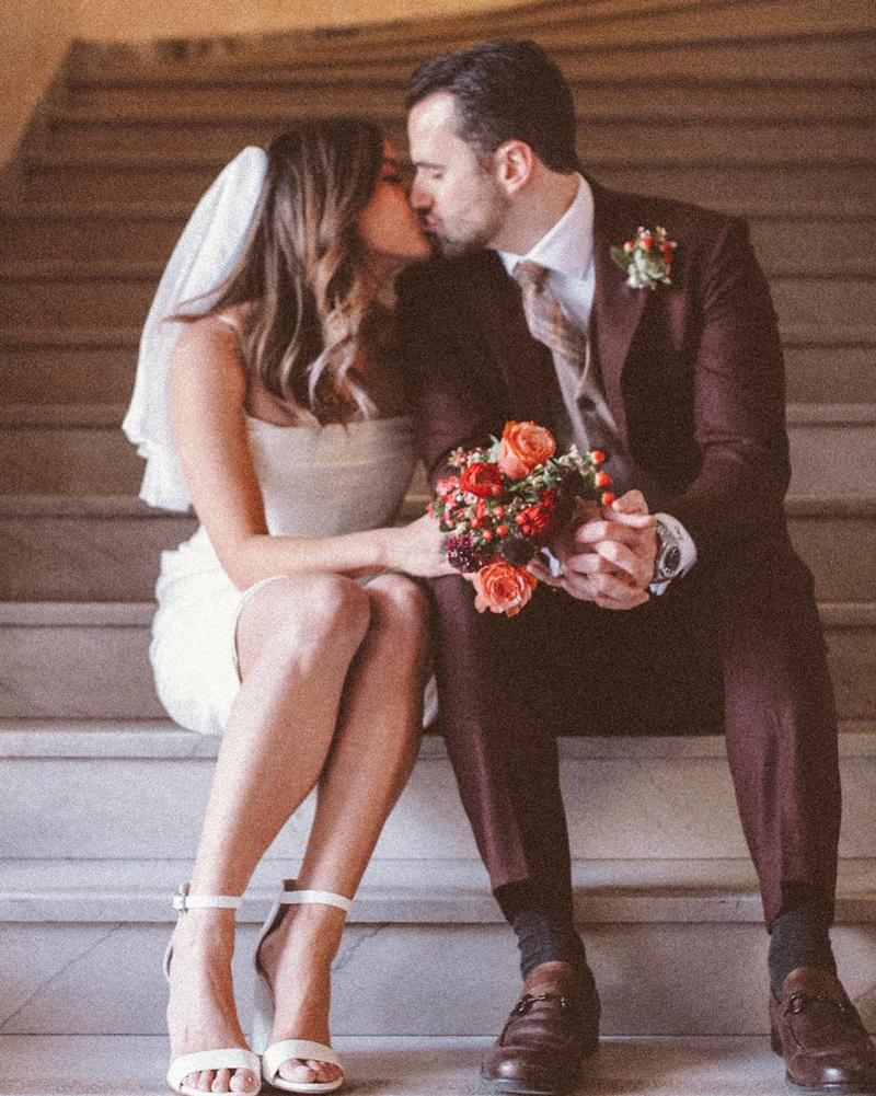 หญิง พลอยชมพู