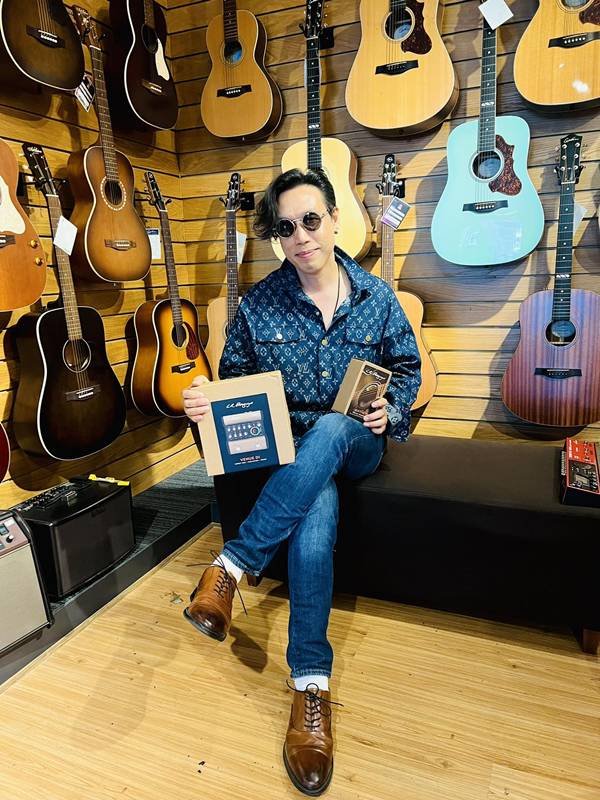 หมู MUZU ไปกินข้าวกับแม่ แต่ถูกขอให้ขึ้นไปร้องเพลง