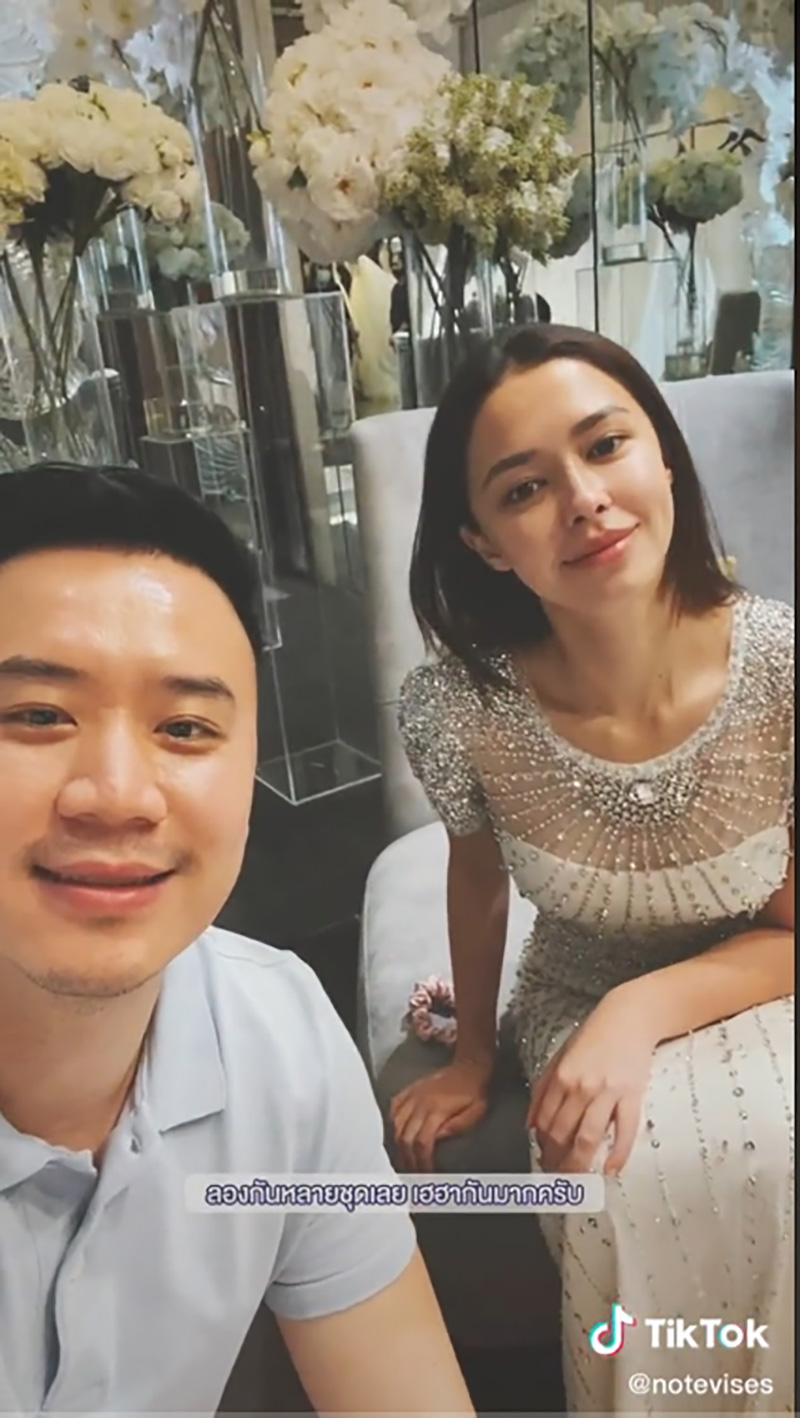 โน้ต วิเศษ พา แพทริเซีย กู๊ด ลองชุดเจ้าสาว