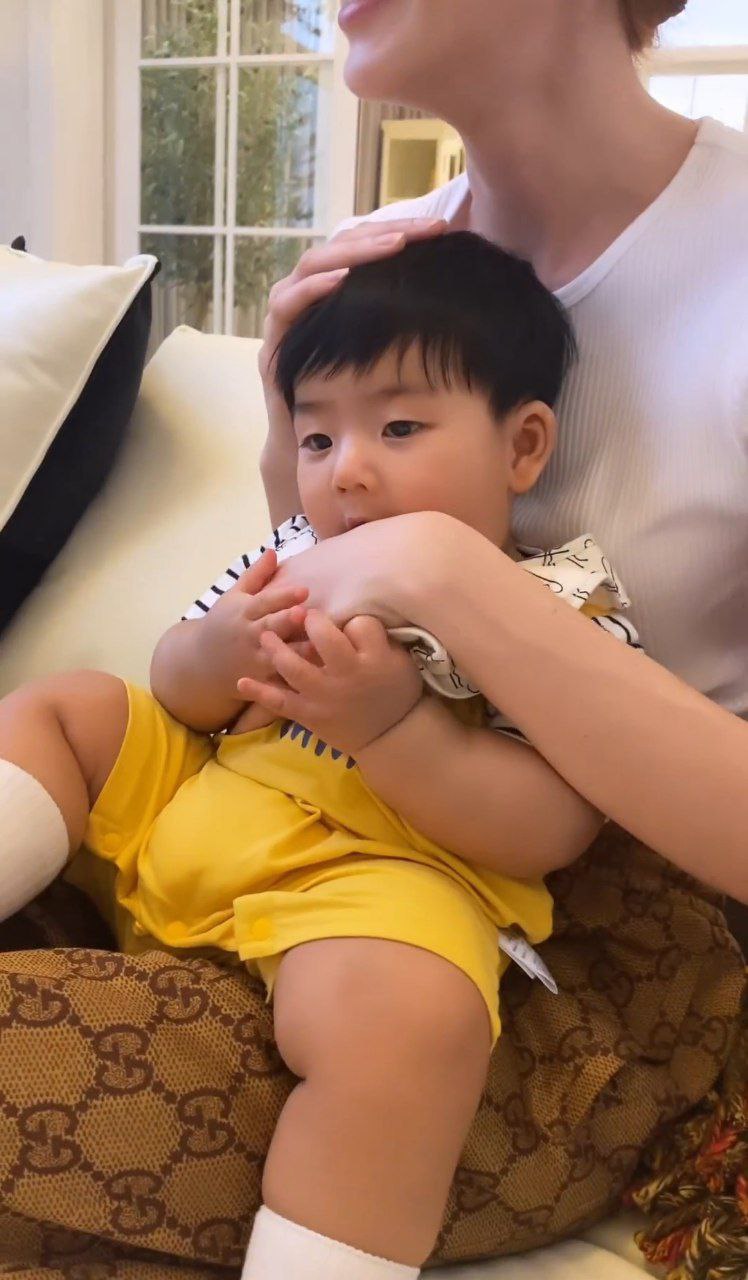 ใหม่ ดาวิกา