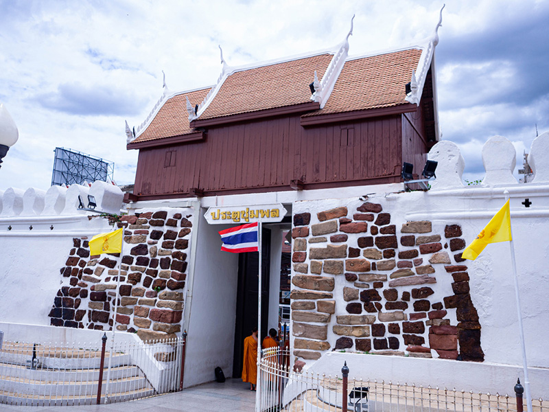 ที่เที่ยวสงกรานต์ 2568 เที่ยวในตัวเมือง จังหวัดนครราชสีมา ประตูชุมพล