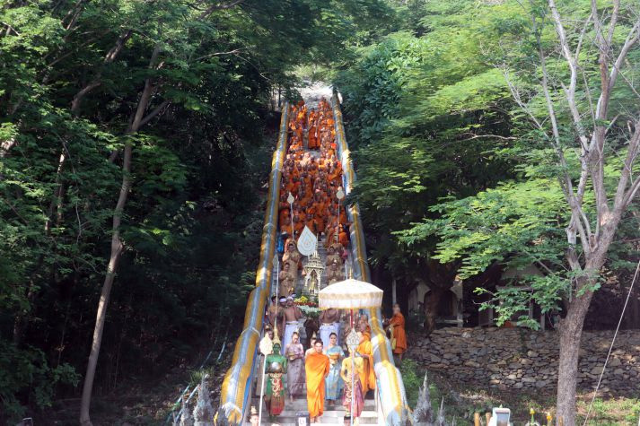 งานตักบาตรเทโวโรหณะ 2563