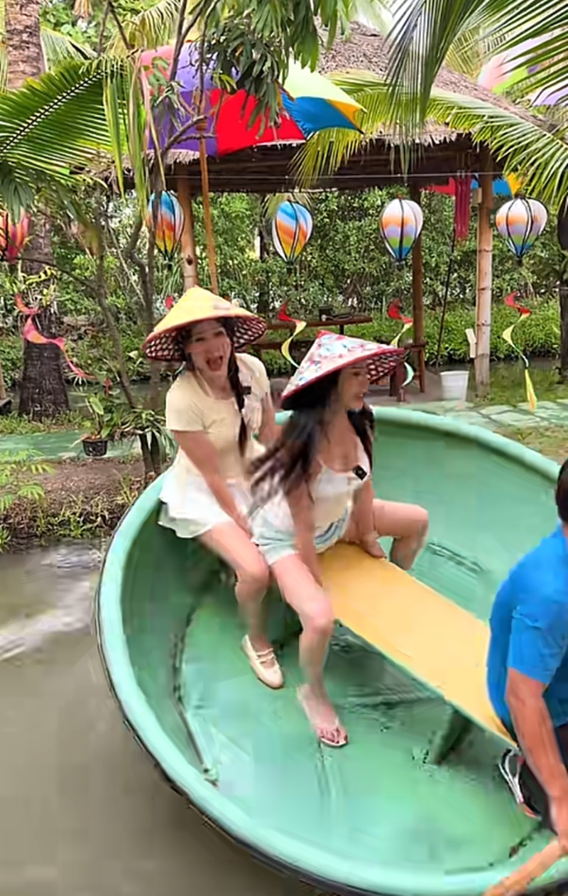 มิ้นท์ พลอย