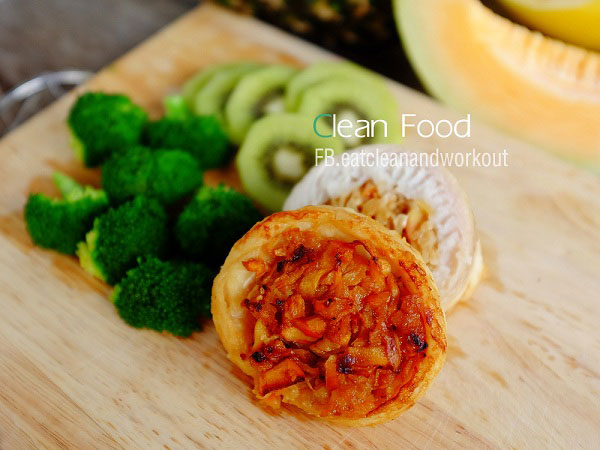 ปลาดอรี่อบไส้ผลไม้