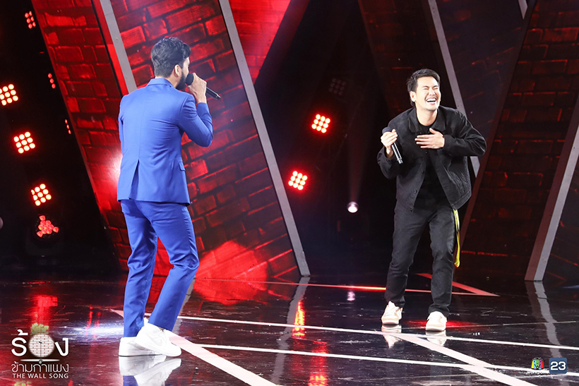 ร้องข้ามกำแพง