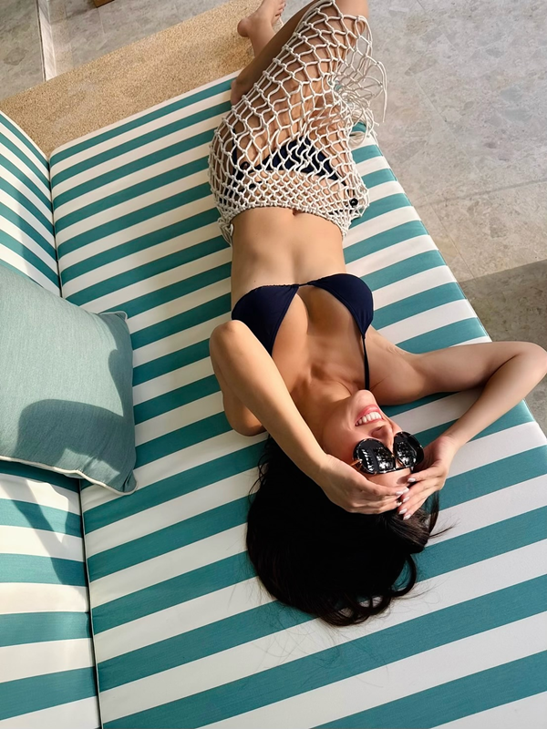 เอมมี่ มรกต อวดหุ่นแซ่บระดับสิบในชุดบิกินี่